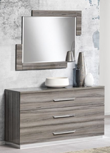 Load image into Gallery viewer, Beverly Italian High Gloss Mirror
